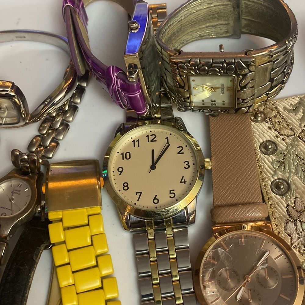 Assorted Watches Used Not Working For Parts Or Pieces lot 151 - Picture 4 of 6